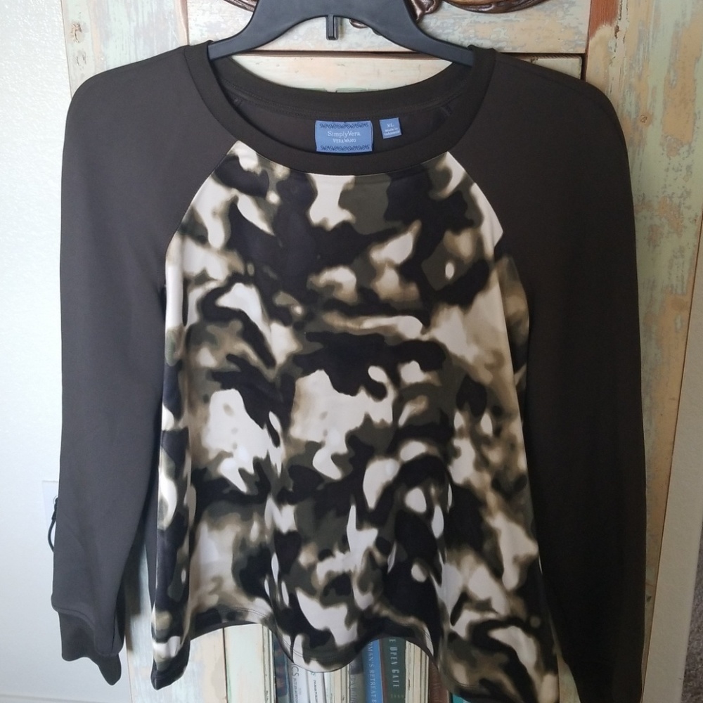 Casual camo light weight pullover